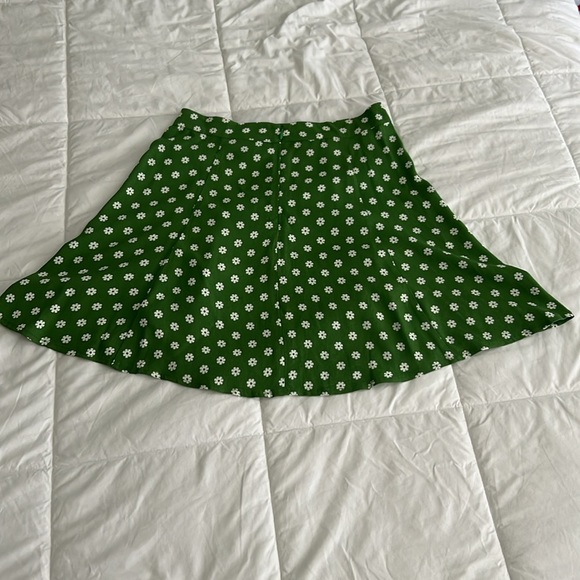 Reformation Flounce skirt in Hannah green size 0 - Picture 6 of 7